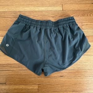 Lululemon Hotty Hot Low-Rise Lined Short 2.5"